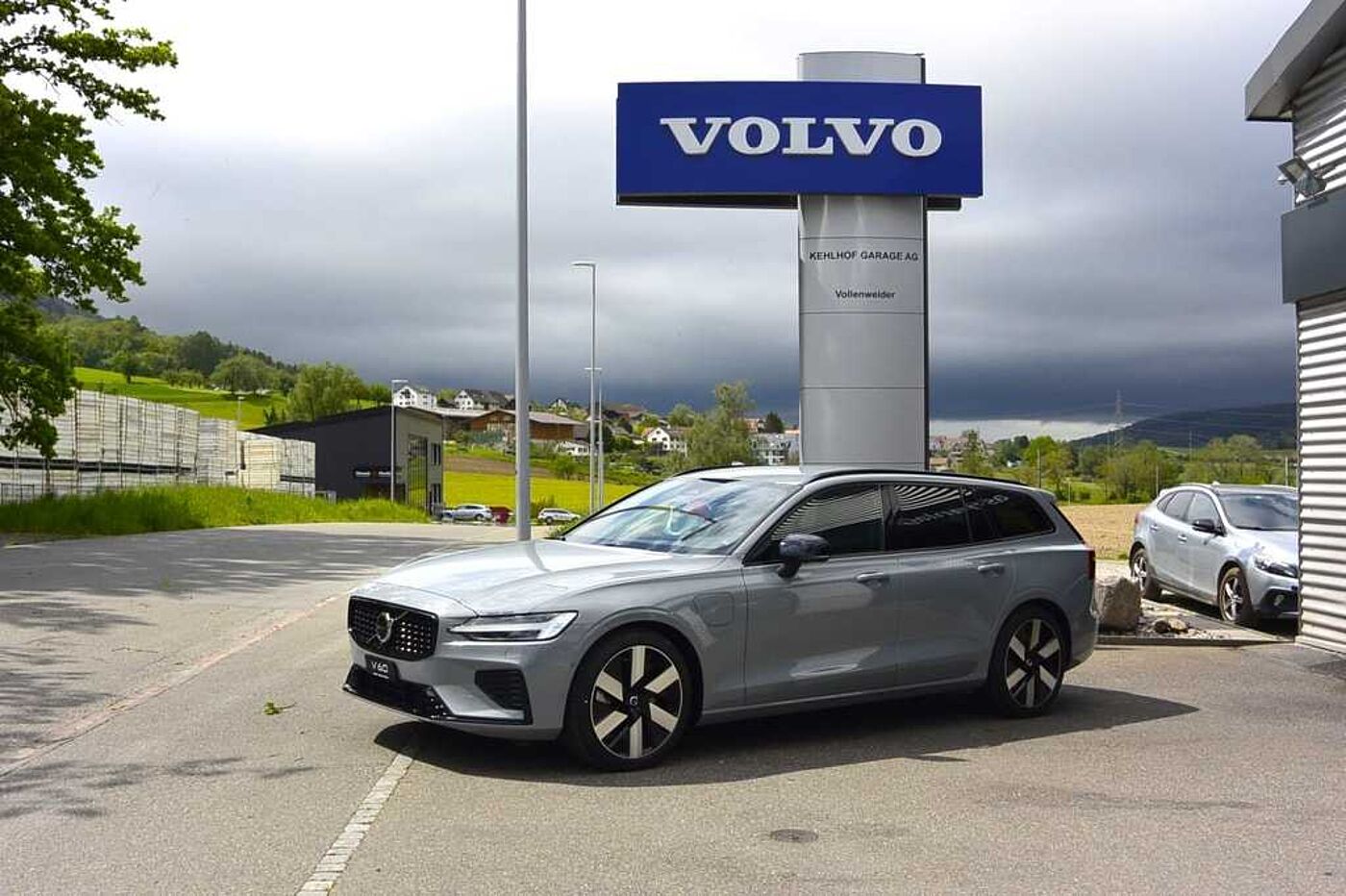 Volvo  T6 eAWD Plus Dark